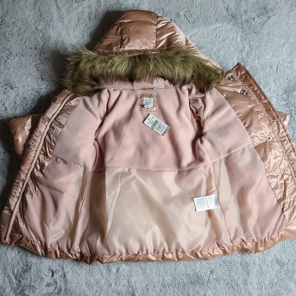 Baby GAP long pink puffer w/ removable faux fur - Picture 4 of 4